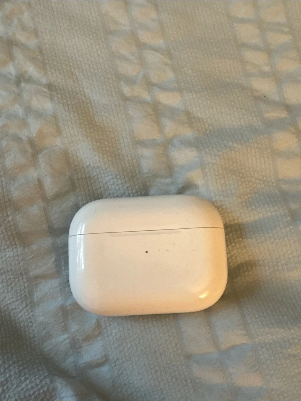 Compact White Wireless Earbud Charging Case
